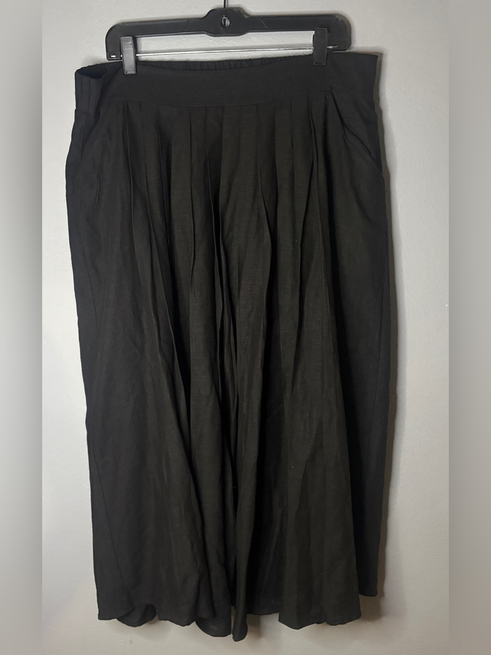 white birch Black Maxi Pleated Skirt